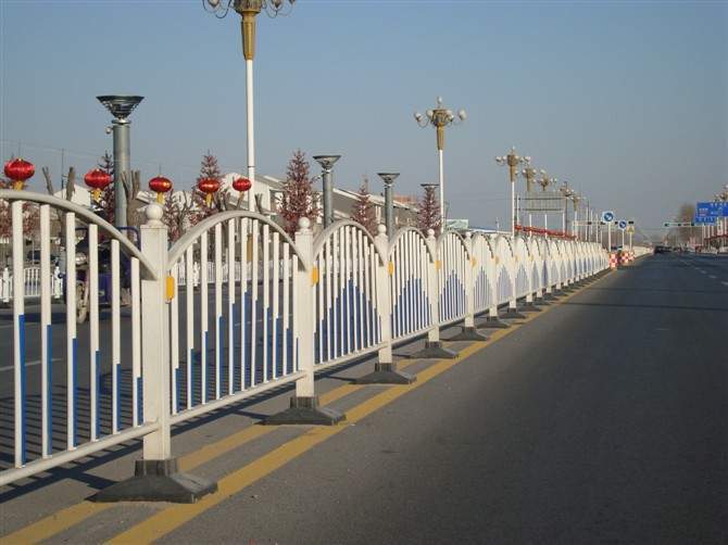 公路護(hù)欄|鐵路護(hù)欄||鋅鋼護(hù)欄廠家